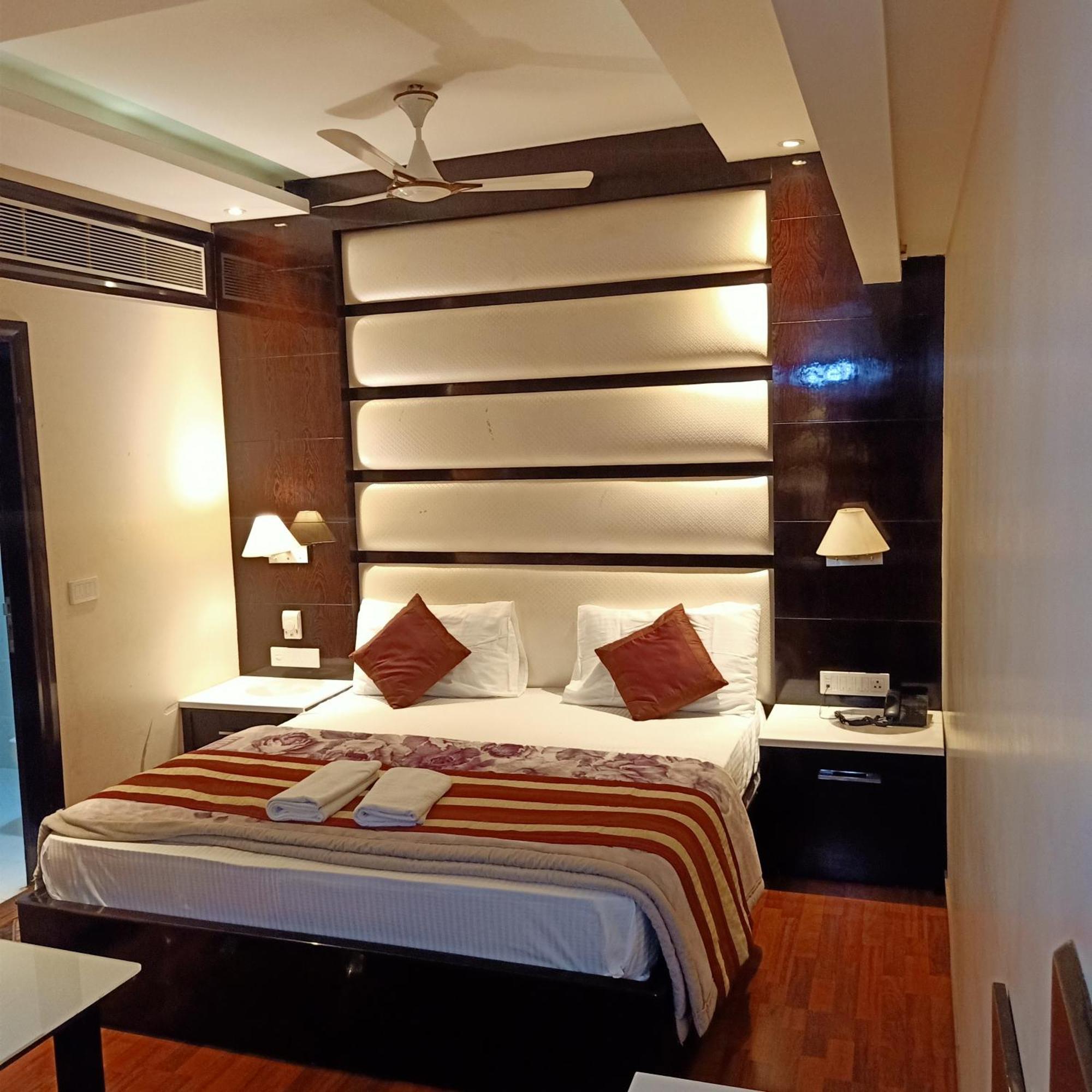 Hotel Geet Deluxe Νέο Δελχί Εξωτερικό φωτογραφία