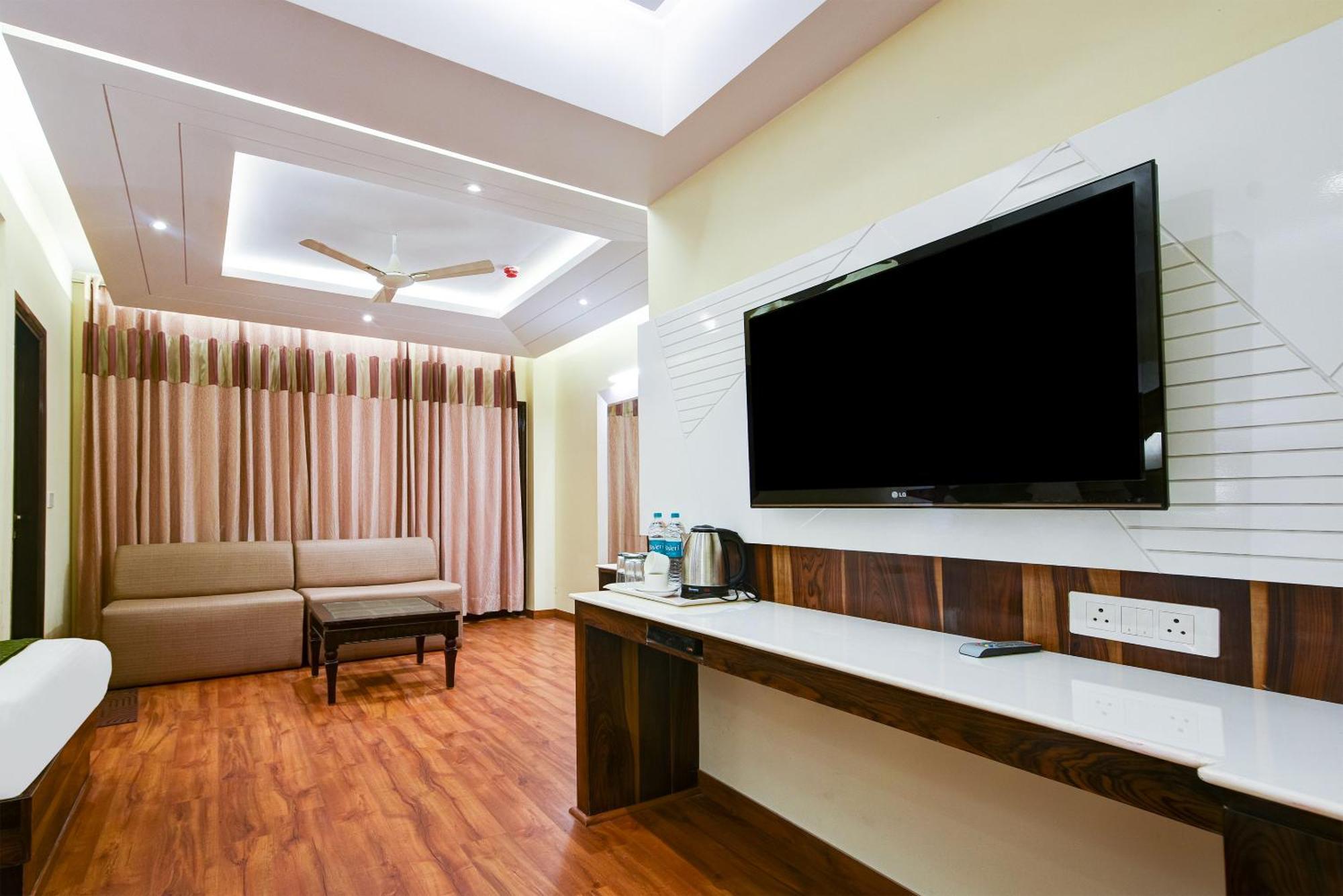 Hotel Geet Deluxe Νέο Δελχί Εξωτερικό φωτογραφία